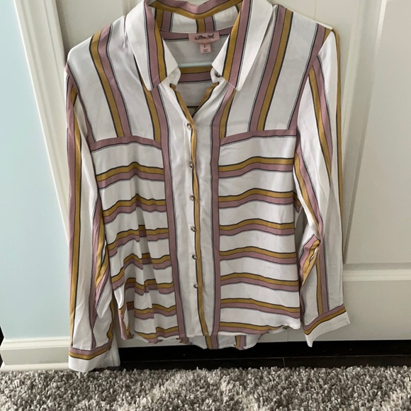 Buckle Button down top - Picture 1 of 1